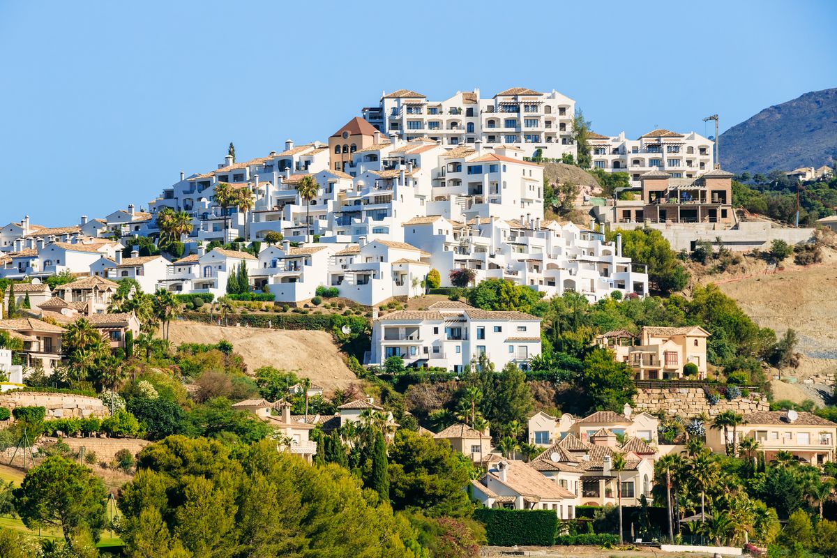 White houses on the hillside, Benahavís