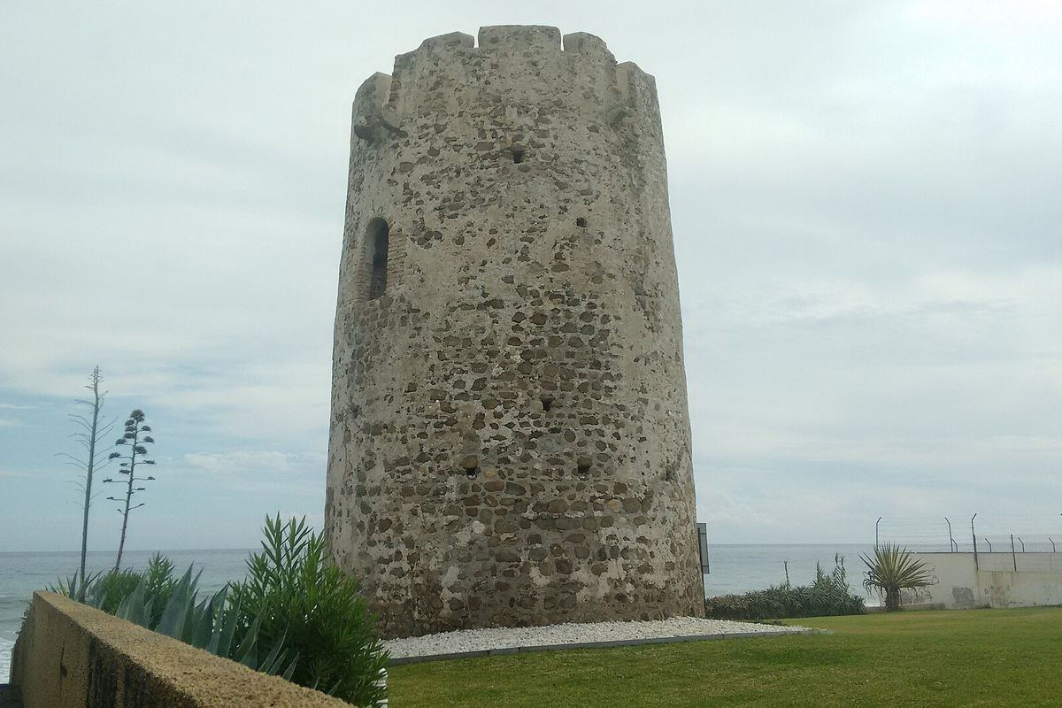 The old watchtower at Las Bóvedas, by the sea