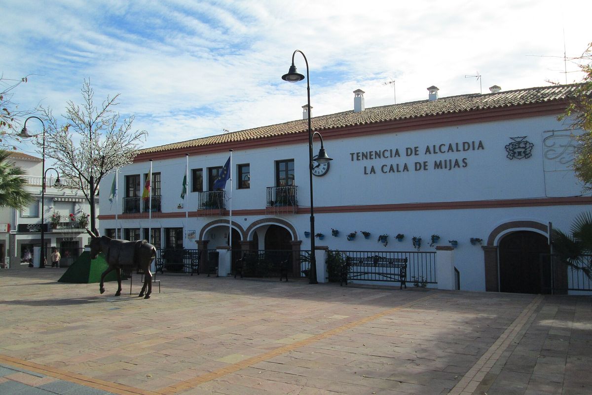 The council's district office on the square in La Cala