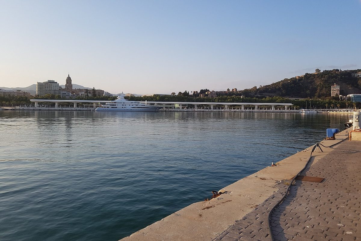 Muelle Uno, the waterfront promenade by the port