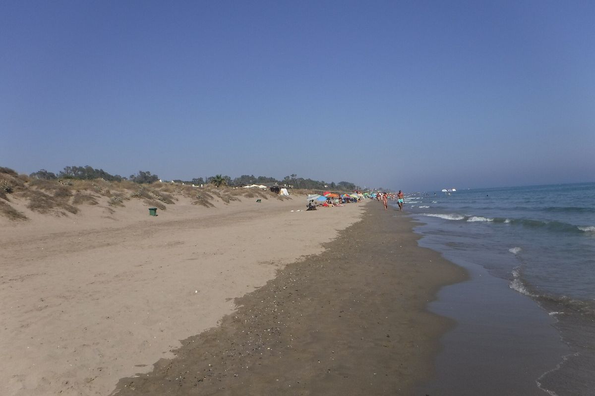 The long sandy beach at El Alicate, Las Chapas