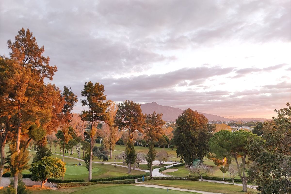 The 18th green on the Old Course at Atalaya, with the mountains behind
