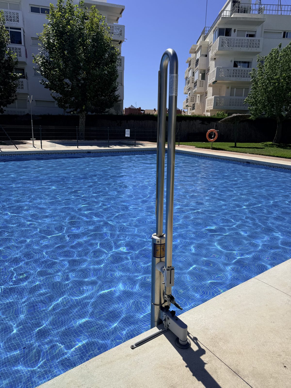 The hoist into the pool